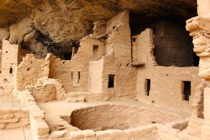 Kivas (trou au centre)