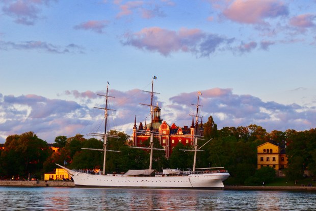 37BD27F9-F10E-43DD-82A6-70D68584126A